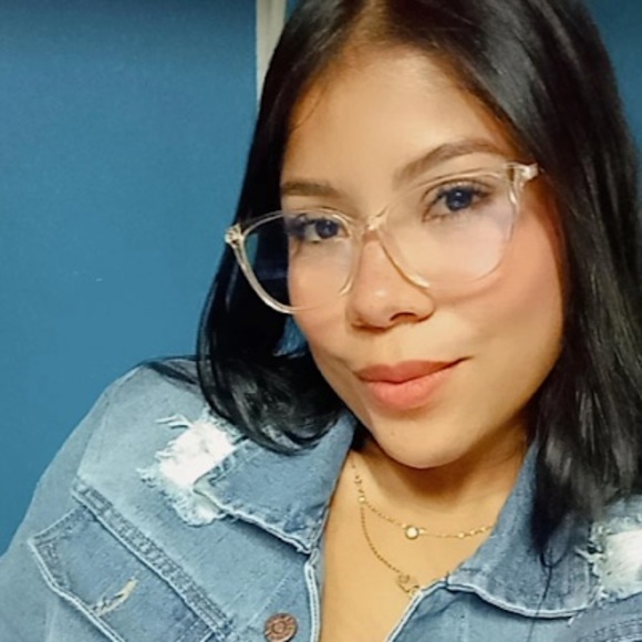 Meet your Posher, Alexandra - Picture 1 of 1